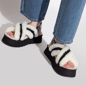 Ugg Disco Cross Slides w box